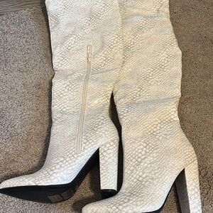 Elegant White Snakeskin Pattern Over the Knee Boots